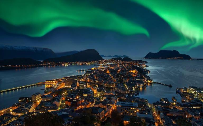 Charming Apartment In Alesund Center With Free Parking Екстериор снимка